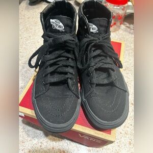 SK8-Hi Black/Black Vans size 4.5
